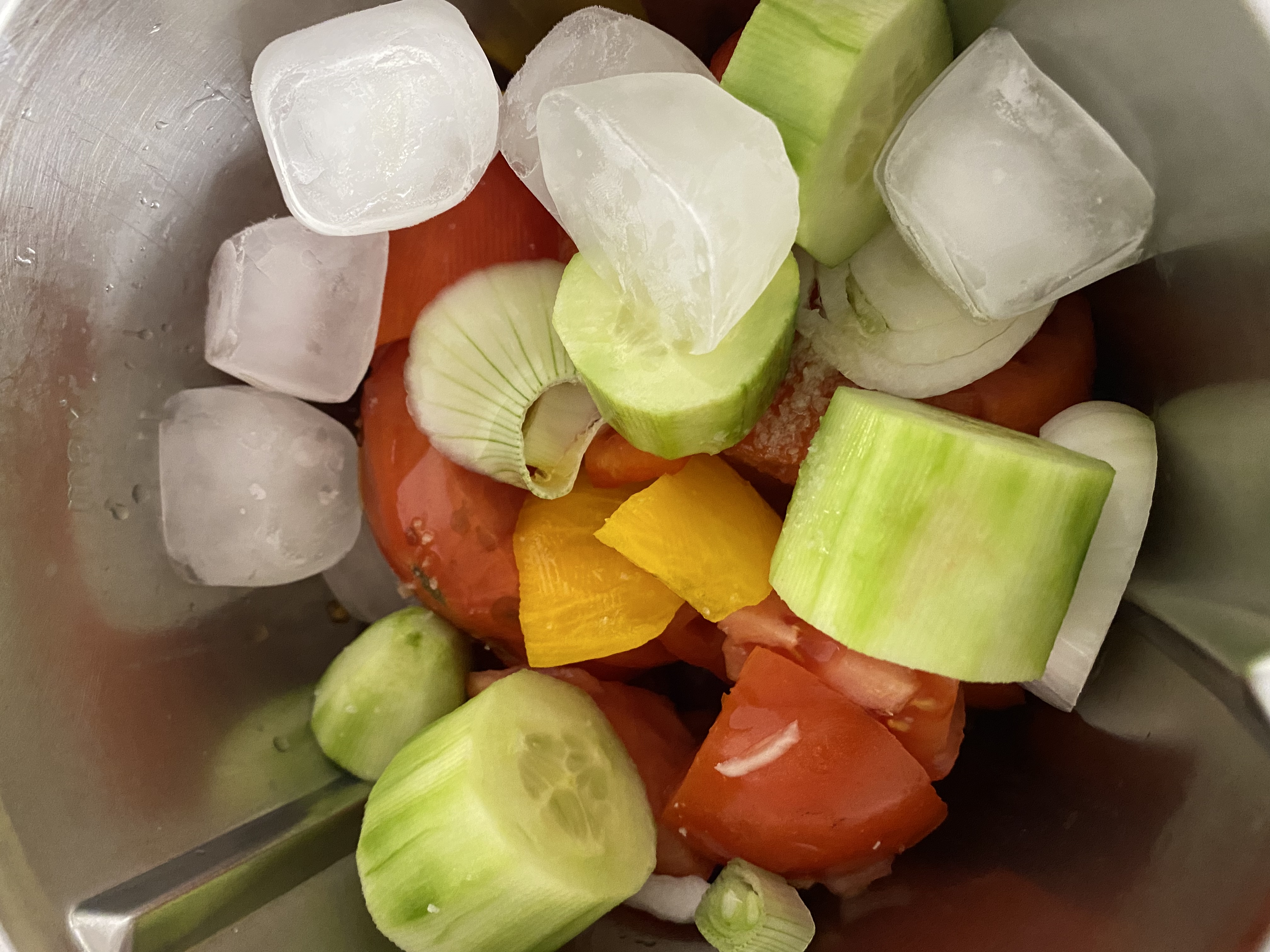 Gaspacho de tomate et sa réduction de balsamique 